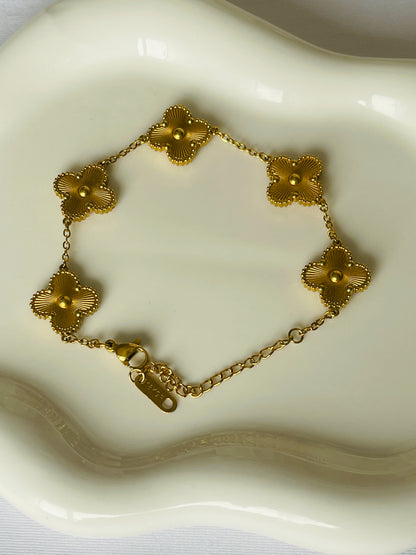 Beautiful Fashionable Clover bracelets with 6 different colours