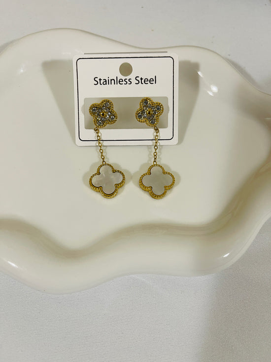 White clover earrings (Only one left‼️)