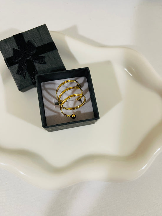 Adjustable twist spring ring